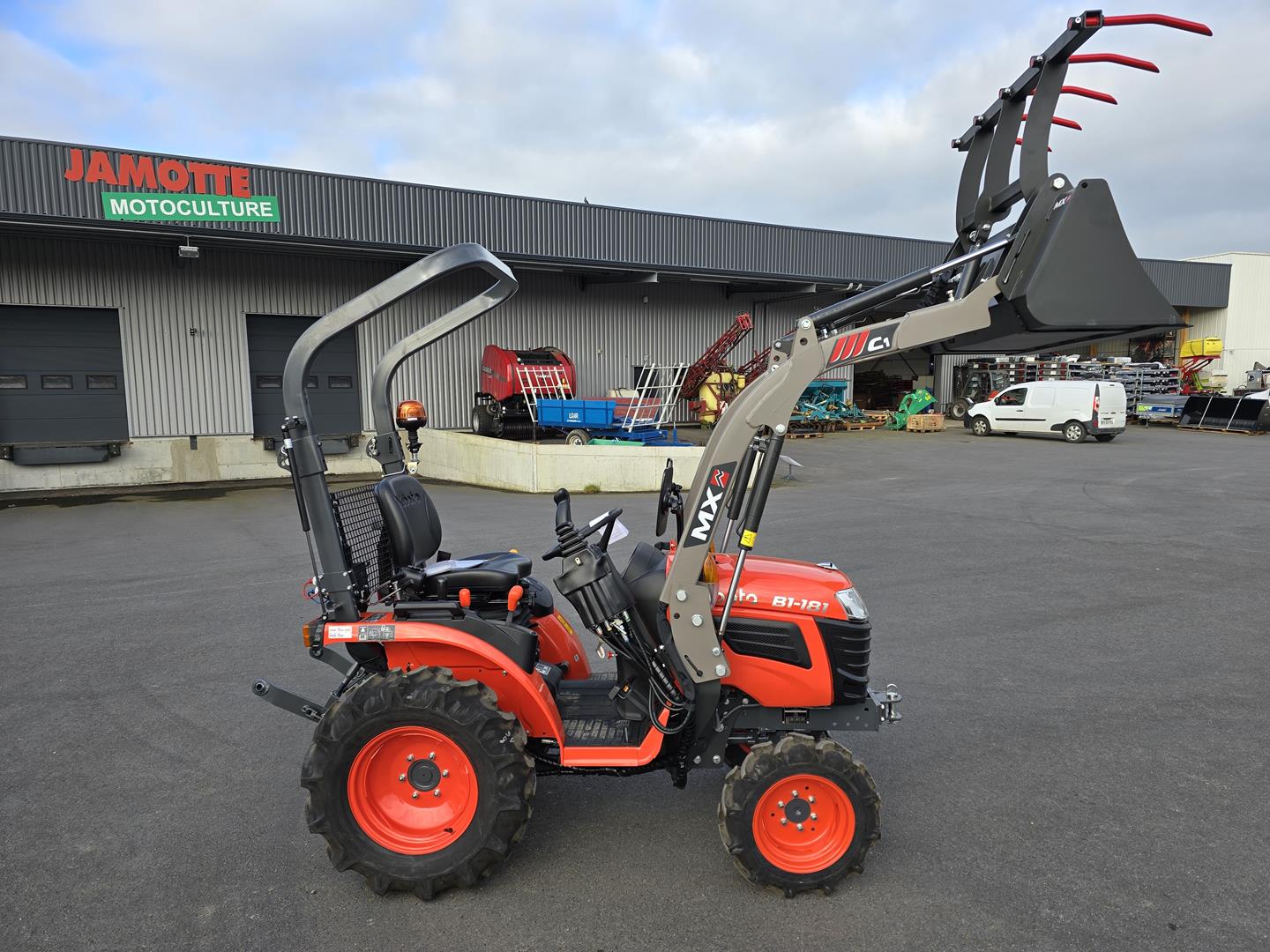 KUBOTA B1-181 + MX C1